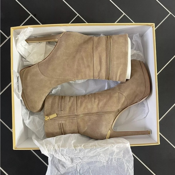Michael By Michael Kors Haya Bootie Suede DK Dune Haircalf Boot 8 original box - Picture 8 of 10